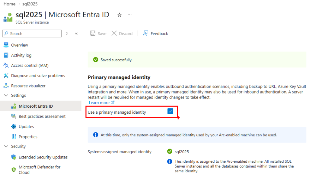 Skærmbillede af funktionen Brug en primær managed identity i SQL-server-instansen.
