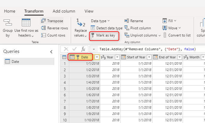 Skærmbillede af Power Query-transform-fanen med markering som nøgle og nøgleikonet i tabellens datokolonne fremhævet.