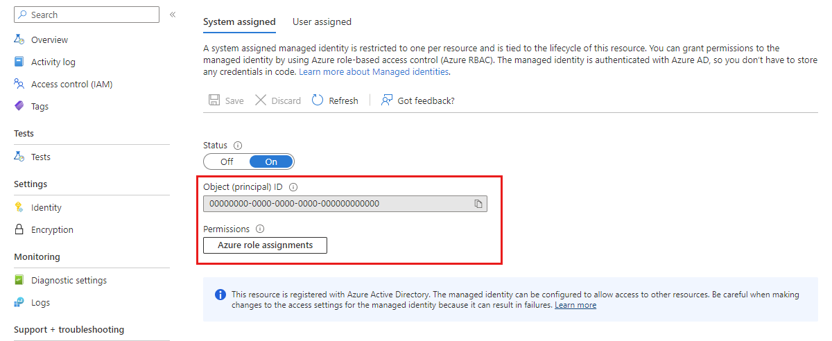 Screenshot der Informationen zu einer vom System zugewiesenen verwalteten Identität für eine Lasttest-Ressource im Azure-Portal.