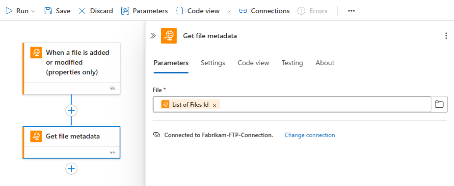Screenshot des Workflow-Designers mit der Aktion „Dateimetadaten abrufen“ und „Datei auf Liste der Datei-ID festgelegt“.