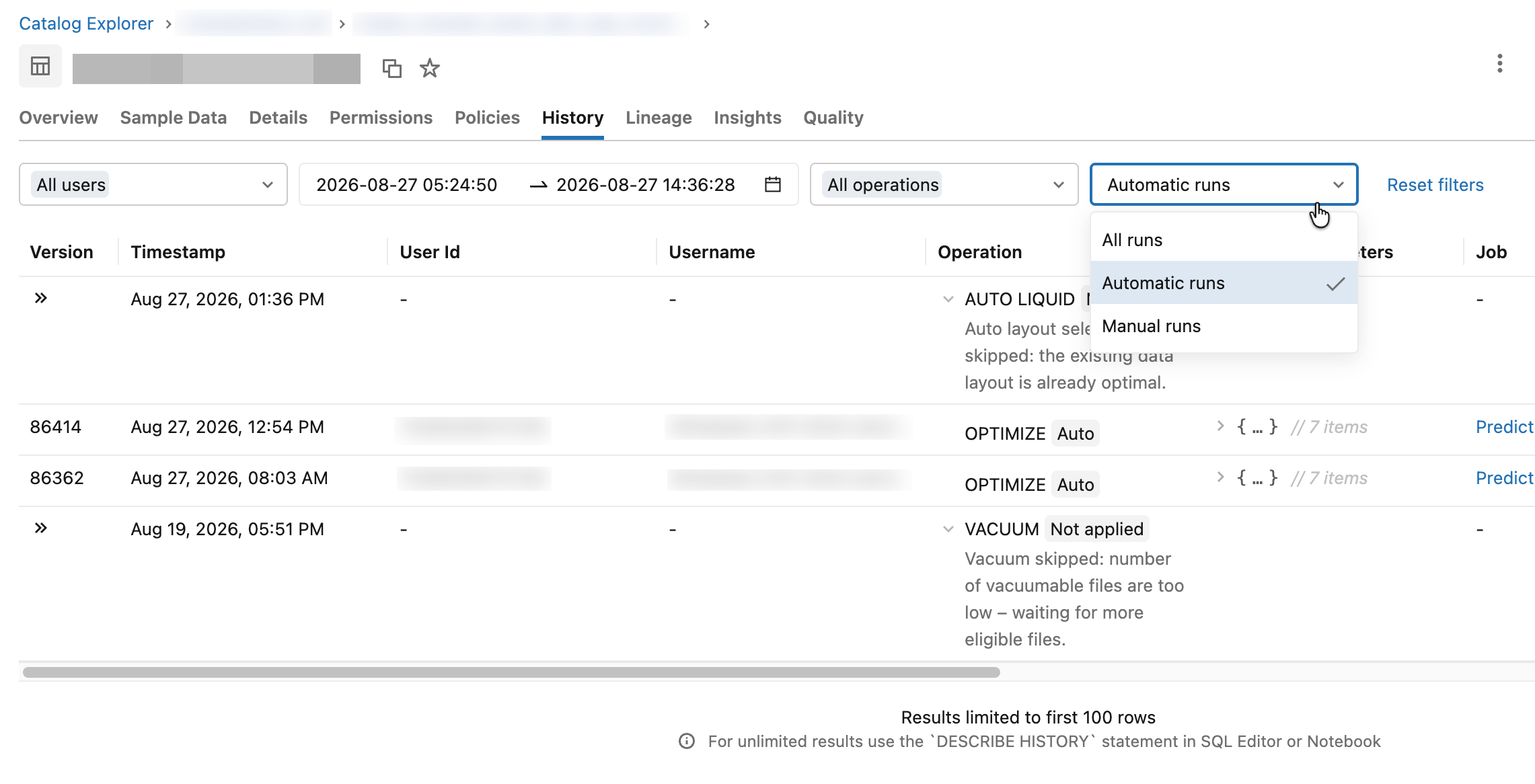 Registerkarte „Verlauf“ mit erweitertem Dropdown-Menü für den Ausführungstyp, das „Alle Ausführungen“, „Automatische Ausführungen“ und „Manuelle Ausführungen“ anzeigt, sowie einer übersprungenen VACUUM-Operation mit der Bezeichnung „Nicht angewendet“