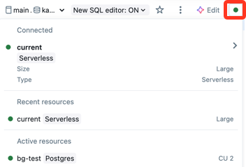 Dropdownliste für die Computeauswahl, in der das verbundene SQL-Warehouse, die letzten Ressourcen und die aktiven Ressourcen angezeigt werden, wobei die Statusanzeige für die Warehouseausführung hervorgehoben ist.