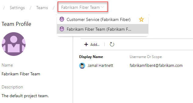 Screenshot, das zeigt, wie Sie ein anderes Team mit dem Selektor im Brotkrumenpfad für die aktuelle Seite auswählen können.