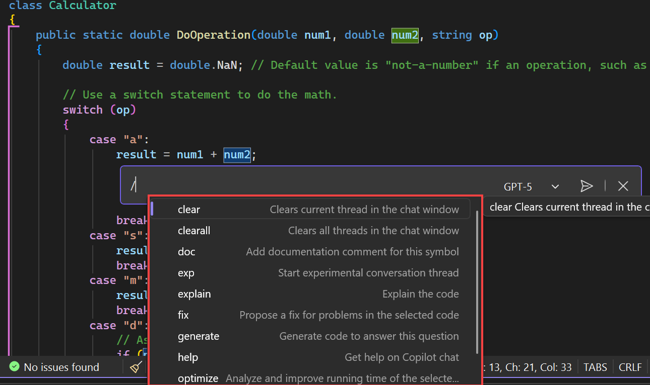 Screenshot von Slash-Befehlen in der Inline-Chat-Ansicht und in Chat-Fenstern.