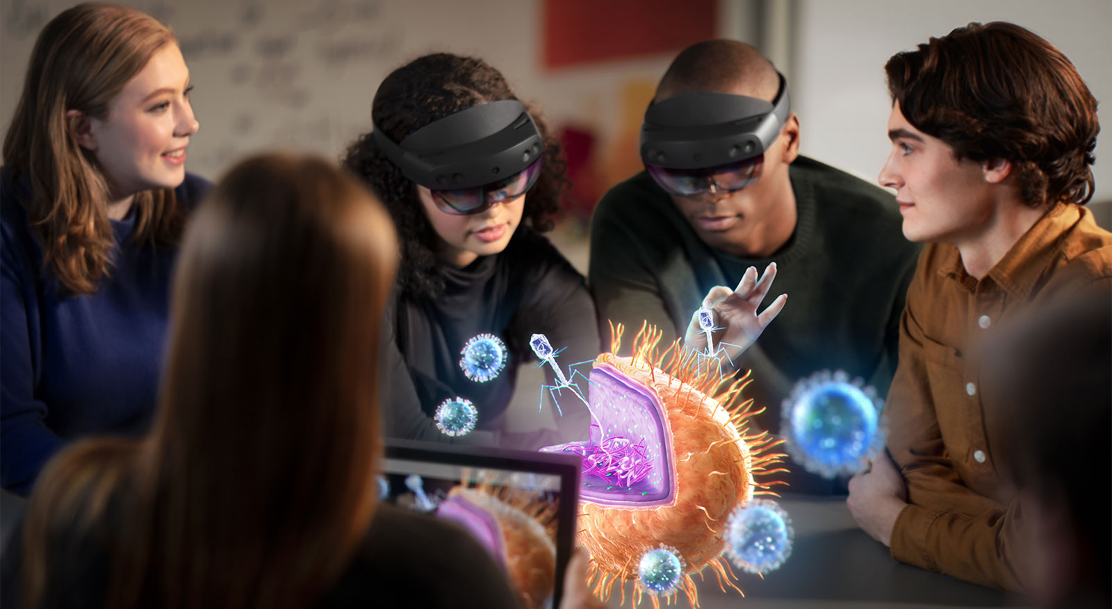 Foto, das die HoloLens 2 geteilten Erfahrung zeigt.
