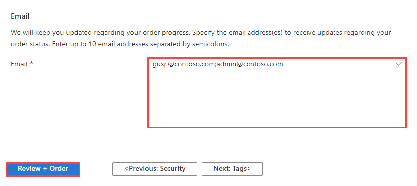 Screenshot che mostra la sezione Email della scheda Dettagli contatto per un ordine di Data Box. L'area per digitare gli indirizzi email e il pulsante Rivedi e ordina sono evidenziati.