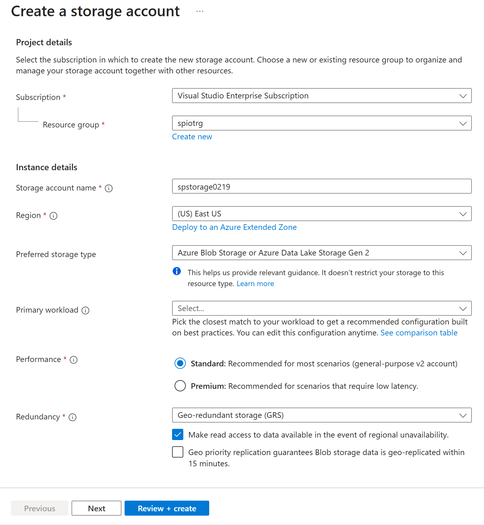 Captura de tela mostrando a página Criar conta de armazenamento no portal do Azure.