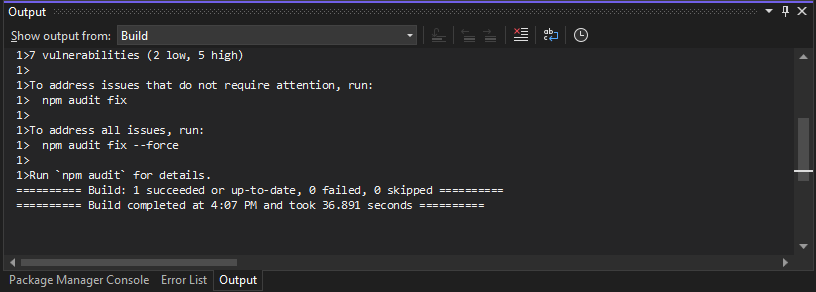 Captura de tela da janela Saída no Visual Studio 2022 mostrando uma saída mínima de compilação.