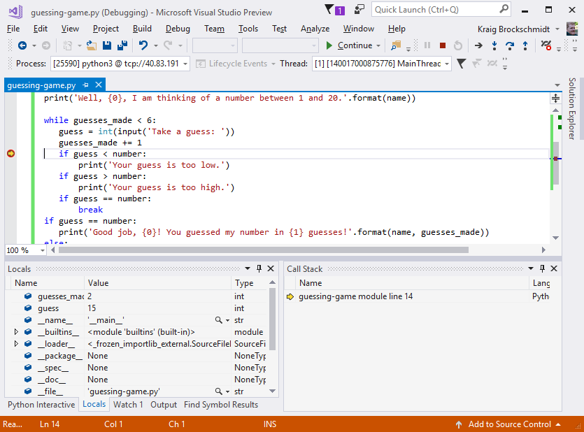 Captura de tela que mostra como o Visual Studio pausa a depuração quando um ponto de interrupção é atingido.