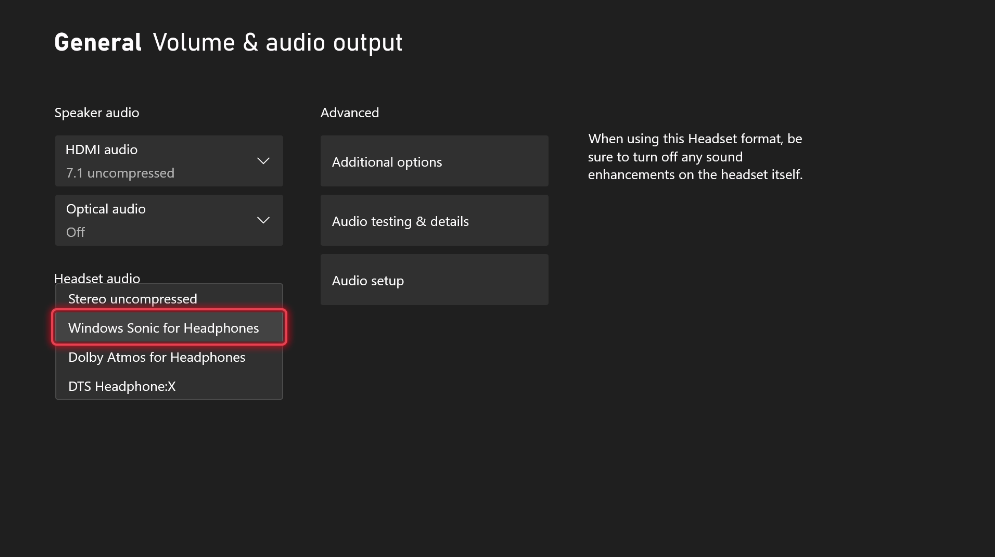 Captura de tela da página de configurações do Volume Geral e Saída mostrando a habilitação do som espacial para fones de ouvido.