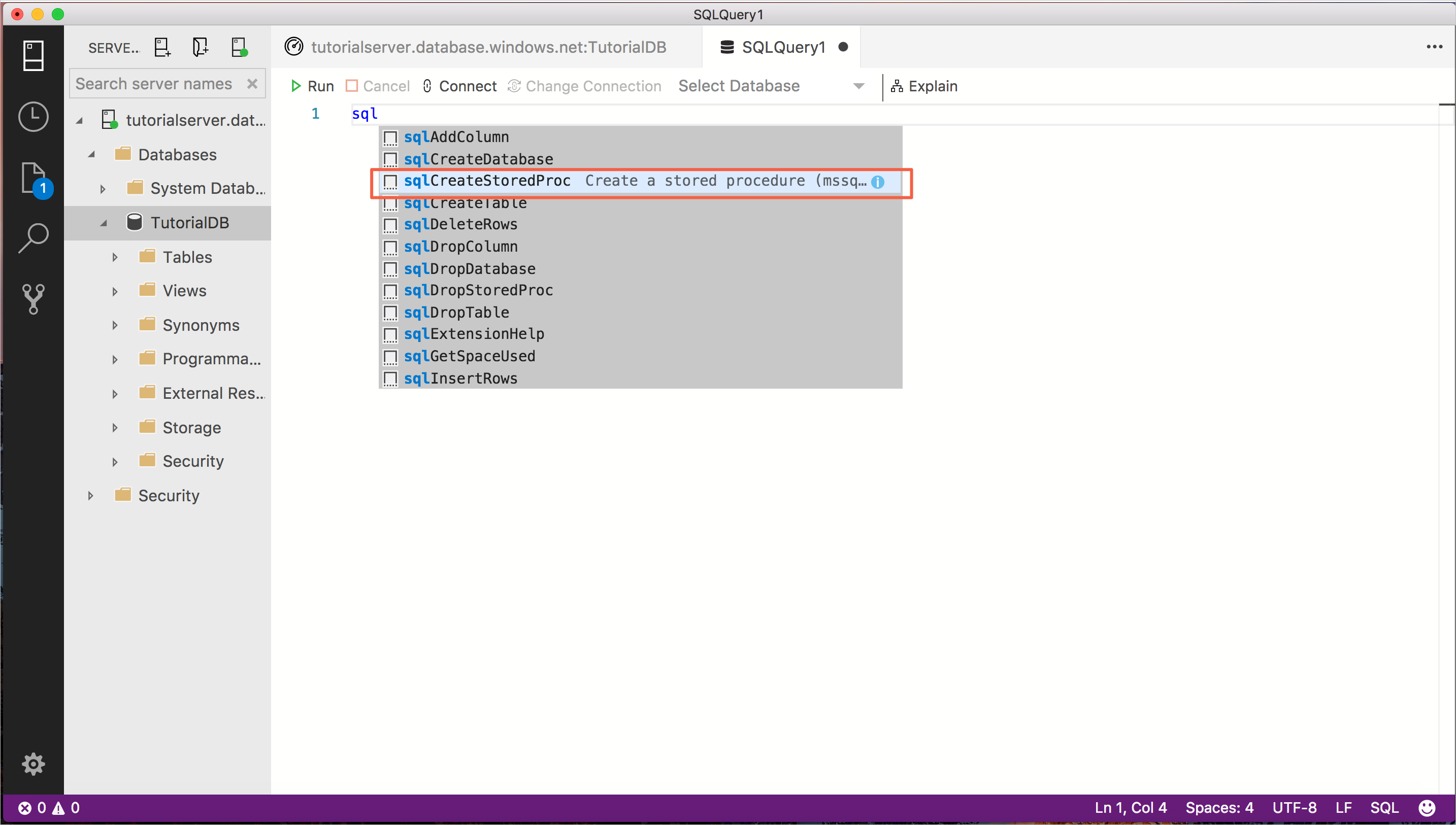 Captura de tela que mostra o Editor de Consultas com sql digitado no editor e chamada a opção sqlCreateStoredProcedure.